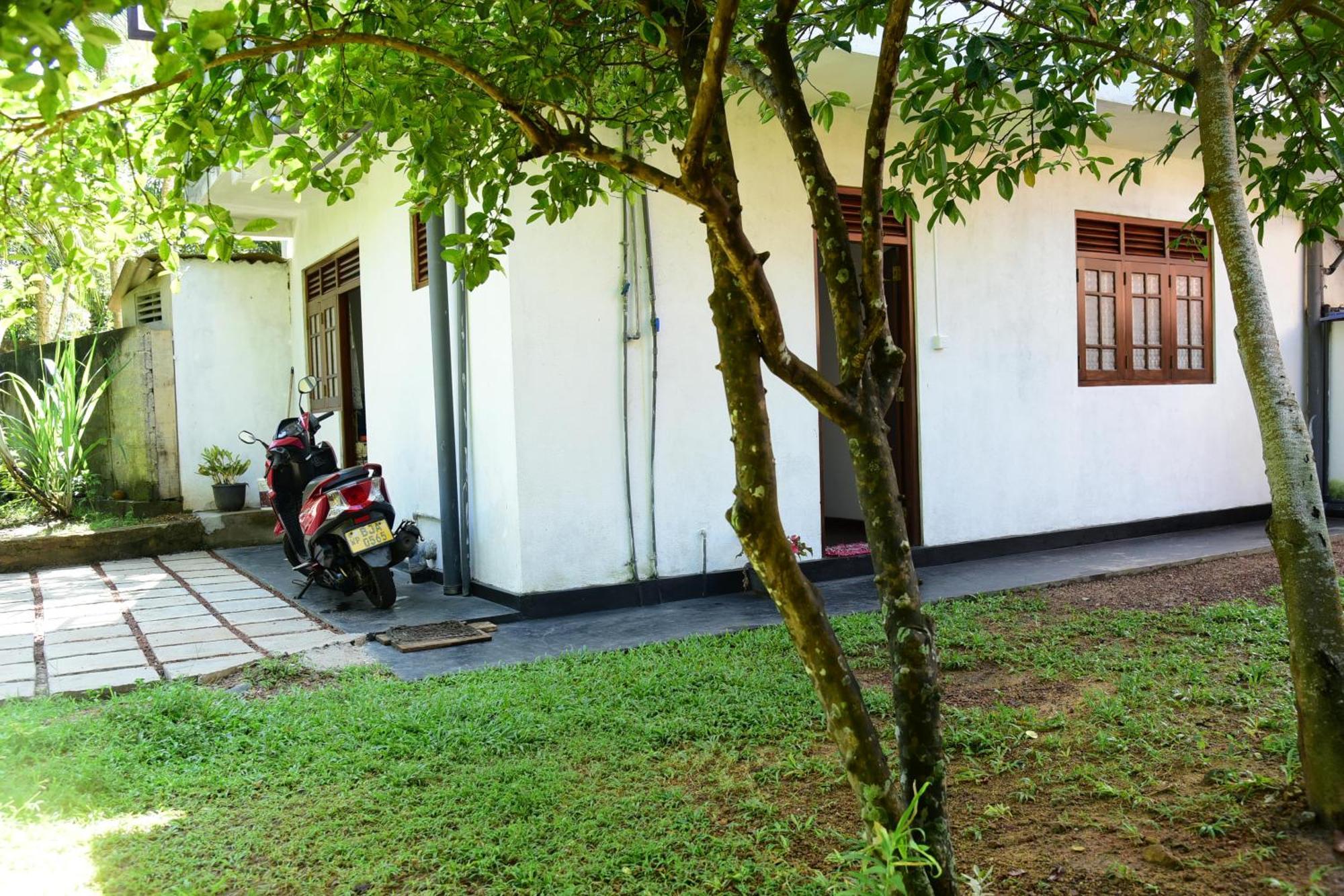 Sun Ground Villa Hikkaduwa Buitenkant foto