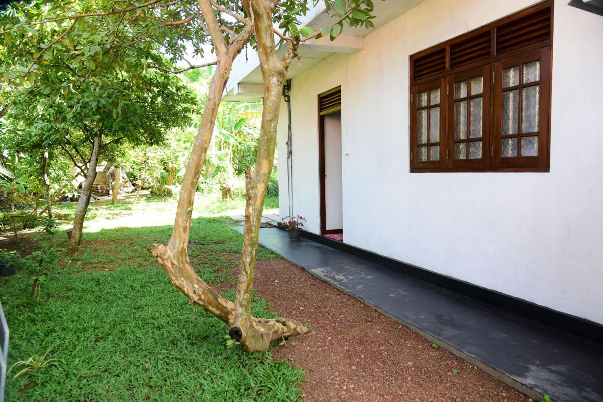 Sun Ground Villa Hikkaduwa Buitenkant foto